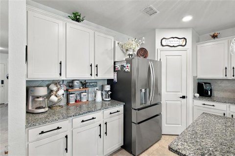 House in Winter Haven, Florida 4 bedrooms, 274.99 sq.m. № 2416547 - photo 20
