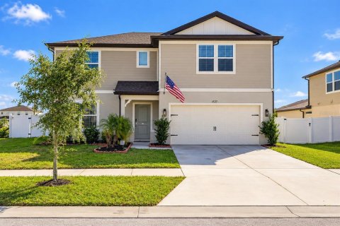 House in Winter Haven, Florida 4 bedrooms, 274.99 sq.m. № 2416547 - photo 2