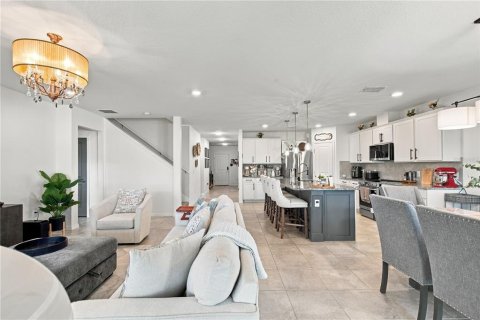 House in Winter Haven, Florida 4 bedrooms, 274.99 sq.m. № 2416547 - photo 24