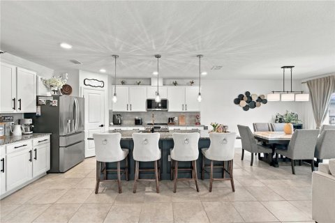 House in Winter Haven, Florida 4 bedrooms, 274.99 sq.m. № 2416547 - photo 16