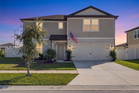 House in Winter Haven, Florida 4 bedrooms, 274.99 sq.m. № 2416547 - photo 3