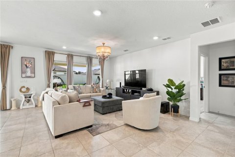 House in Winter Haven, Florida 4 bedrooms, 274.99 sq.m. № 2416547 - photo 22