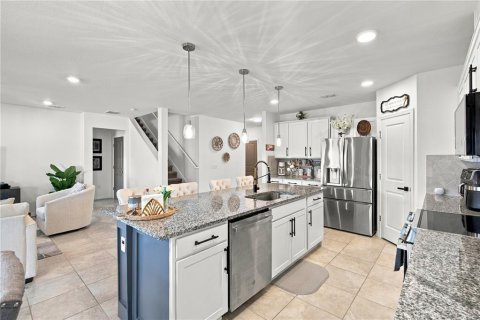 House in Winter Haven, Florida 4 bedrooms, 274.99 sq.m. № 2416547 - photo 17