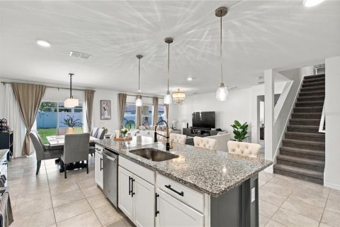 House in Winter Haven, Florida 4 bedrooms, 274.99 sq.m. № 2416547 - photo 15