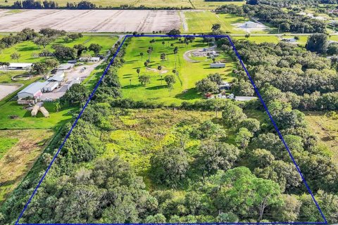 Commercial property in St. Lucie, Florida № 2082034 - photo 2