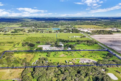 Commercial property in St. Lucie, Florida № 2082034 - photo 4