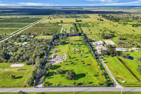 Commercial property in St. Lucie, Florida № 2082034 - photo 11