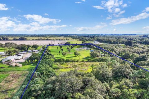Commercial property in St. Lucie, Florida № 2082034