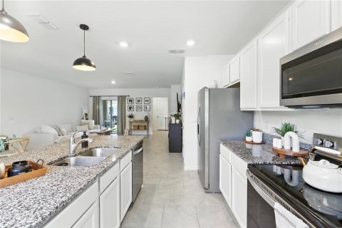 Townhouse in Winter Garden, Florida 3 bedrooms, 145.67 sq.m. № 1803109 - photo 6