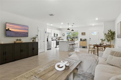 Townhouse in Winter Garden, Florida 3 bedrooms, 145.67 sq.m. № 1803109 - photo 12