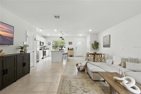 Townhouse in Winter Garden, Florida 3 bedrooms, 145.67 sq.m. № 1803109 - photo 11