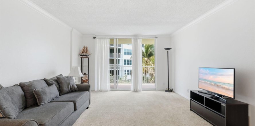Condominio en South Palm Beach, Florida, 1 dormitorio  № 2077823