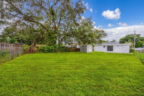 Villa ou maison à louer à Miami, Floride: 3 chambres, 100.8 m2 № 1893250 - photo 1
