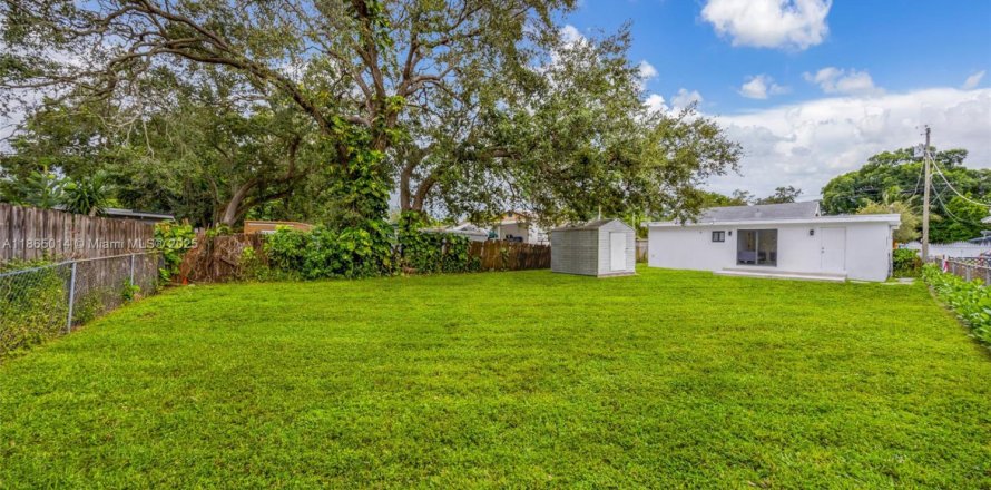 Villa ou maison à Miami, Floride 3 chambres, 100.8 m2 № 1893250