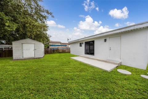 Villa ou maison à louer à Miami, Floride: 3 chambres, 100.8 m2 № 1893250 - photo 25