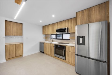 Villa ou maison à louer à Miami, Floride: 3 chambres, 100.8 m2 № 1893250 - photo 22