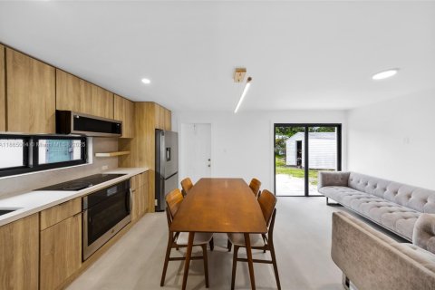 Villa ou maison à louer à Miami, Floride: 3 chambres, 100.8 m2 № 1893250 - photo 18