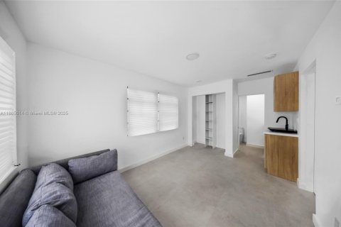 Villa ou maison à louer à Miami, Floride: 3 chambres, 100.8 m2 № 1893250 - photo 9