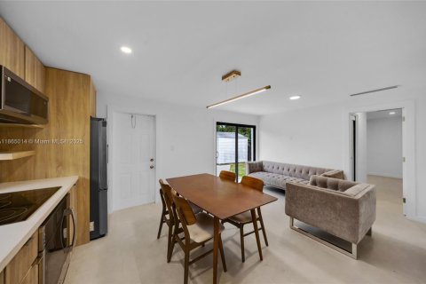 Villa ou maison à louer à Miami, Floride: 3 chambres, 100.8 m2 № 1893250 - photo 17