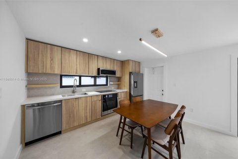 Villa ou maison à louer à Miami, Floride: 3 chambres, 100.8 m2 № 1893250 - photo 19