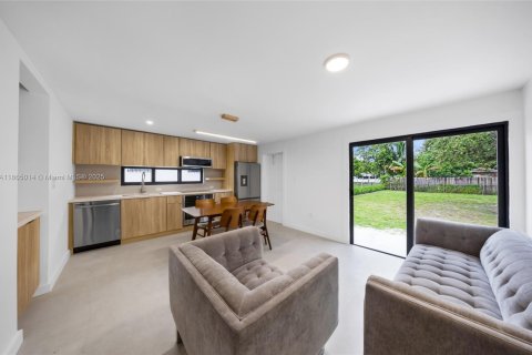 Villa ou maison à louer à Miami, Floride: 3 chambres, 100.8 m2 № 1893250 - photo 12