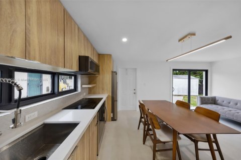 Villa ou maison à louer à Miami, Floride: 3 chambres, 100.8 m2 № 1893250 - photo 15