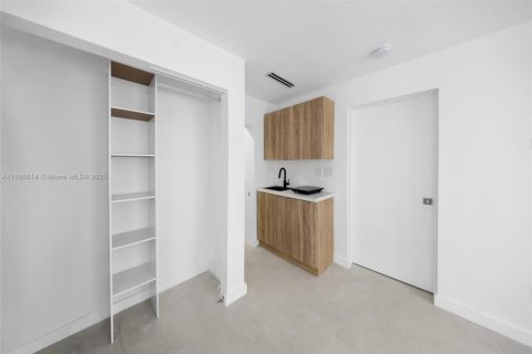 Villa ou maison à louer à Miami, Floride: 3 chambres, 100.8 m2 № 1893250 - photo 7