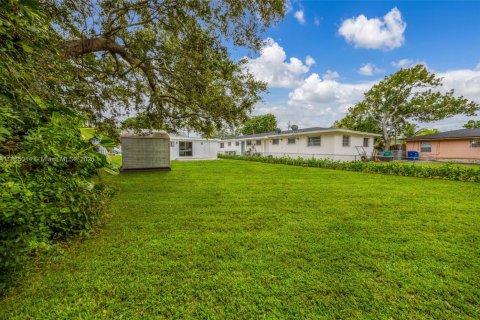 Villa ou maison à louer à Miami, Floride: 3 chambres, 100.8 m2 № 1893250 - photo 16