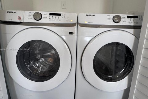 Villa ou maison à louer à Davie, Floride: 3 chambres, 177.26 m2 № 2066626 - photo 7