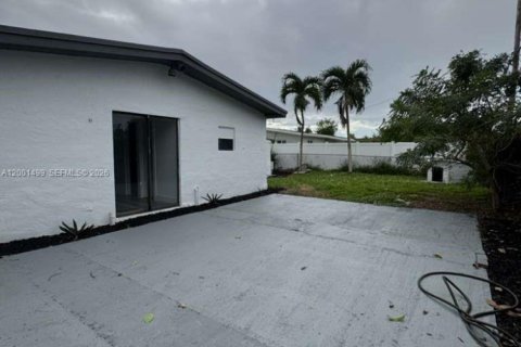 Villa ou maison à louer à Davie, Floride: 3 chambres, 177.26 m2 № 2066626 - photo 4