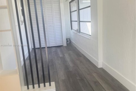 Villa ou maison à louer à Davie, Floride: 3 chambres, 177.26 m2 № 2066626 - photo 5