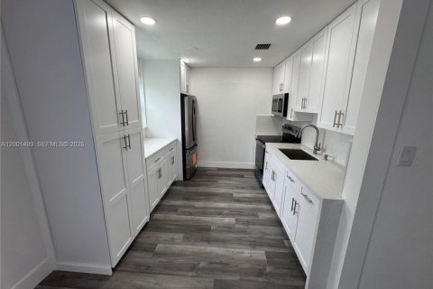 Villa ou maison à louer à Davie, Floride: 3 chambres, 177.26 m2 № 2066626 - photo 2