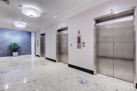 Condominio en venta en Miami Beach, Florida, 51.28 m2 № 1830920 - foto 19