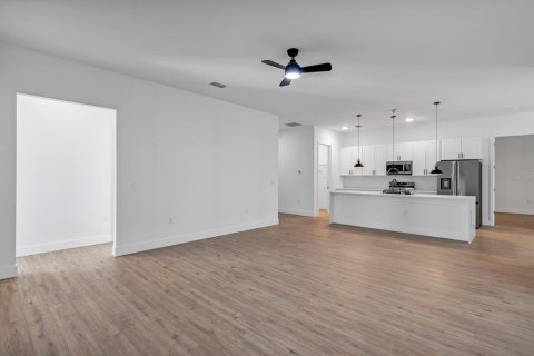 Villa ou maison à vendre à Port Charlotte, Floride: 4 chambres, 200.95 m2 № 2166990 - photo 11