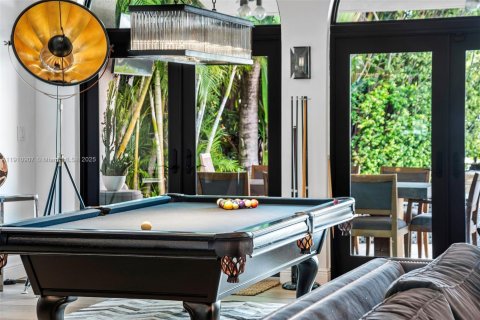 Villa ou maison à vendre à North Miami Beach, Floride: 5 chambres, 315.68 m2 № 1969043 - photo 2