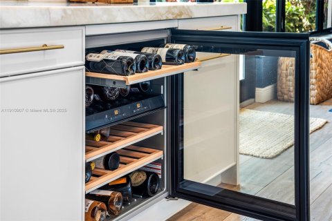 Villa ou maison à vendre à North Miami Beach, Floride: 5 chambres, 315.68 m2 № 1969043 - photo 11