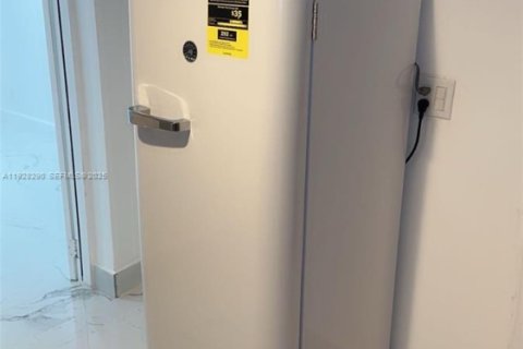 Снять в аренду коммерческую недвижимость в Холливуд, Флорида 1 спальня, 154.78м2, № 1989232 - фото 6