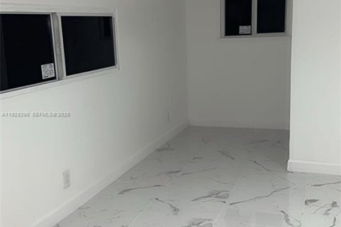 Снять в аренду коммерческую недвижимость в Холливуд, Флорида 1 спальня, 154.78м2, № 1989232 - фото 3