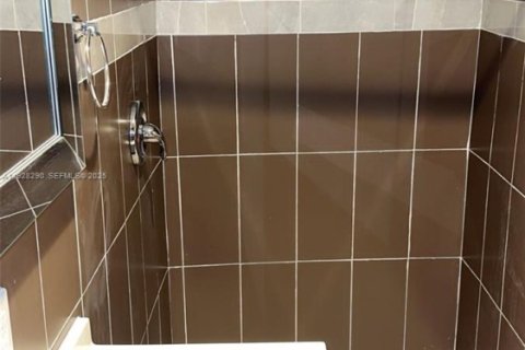 Снять в аренду коммерческую недвижимость в Холливуд, Флорида 1 спальня, 154.78м2, № 1989232 - фото 7