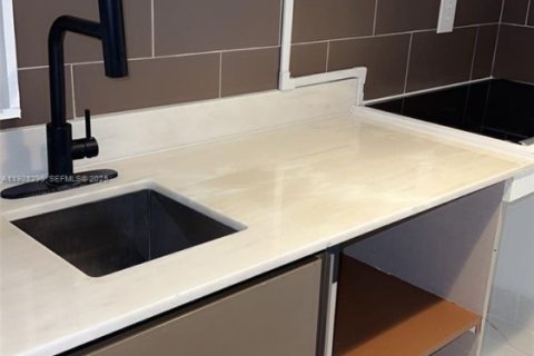 Снять в аренду коммерческую недвижимость в Холливуд, Флорида 1 спальня, 154.78м2, № 1989232 - фото 5