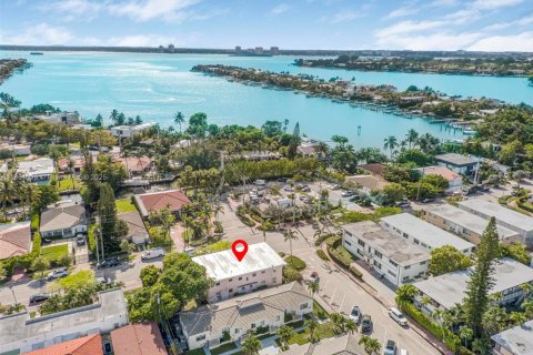 Commercial property in Miami Beach, Florida 411.46 sq.m. № 1958268 - photo 1