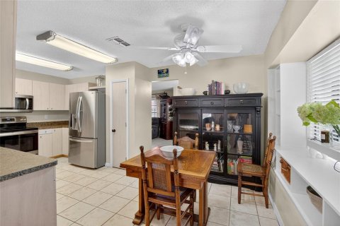 House in Brandon, Florida 4 bedrooms, 201.41 sq.m. № 1845182 - photo 23