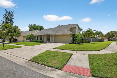 House in Brandon, Florida 4 bedrooms, 201.41 sq.m. № 1845182 - photo 2