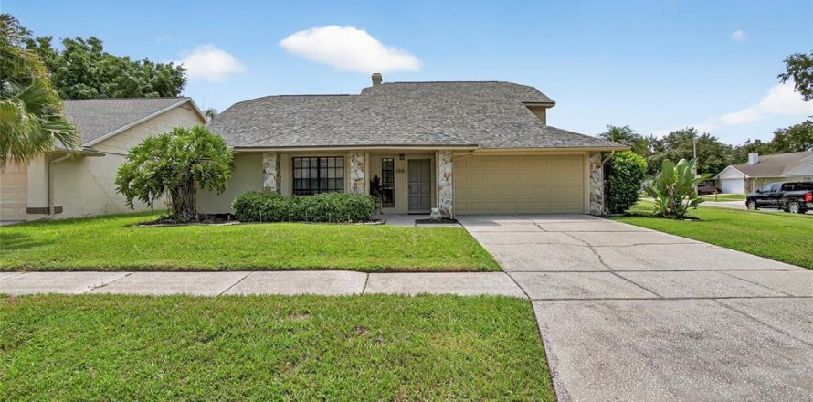 House in Brandon, Florida 4 bedrooms, 201.41 sq.m. № 1845182