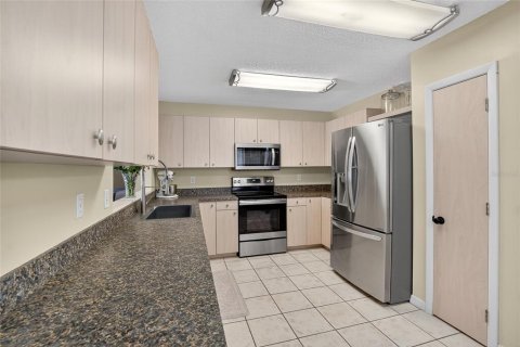 House in Brandon, Florida 4 bedrooms, 201.41 sq.m. № 1845182 - photo 24
