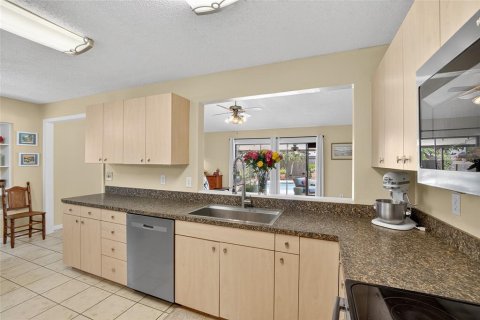 House in Brandon, Florida 4 bedrooms, 201.41 sq.m. № 1845182 - photo 26