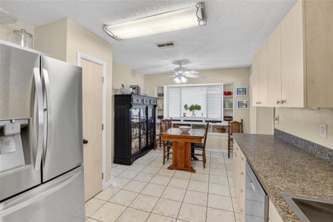 House in Brandon, Florida 4 bedrooms, 201.41 sq.m. № 1845182 - photo 27