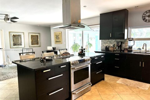 Casa en venta en Hollywood, Florida, 3 dormitorios, 174.38 m2 № 1845867 - foto 4