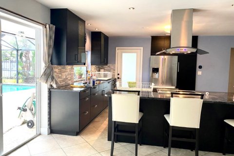 Casa en venta en Hollywood, Florida, 3 dormitorios, 174.38 m2 № 1845867 - foto 2
