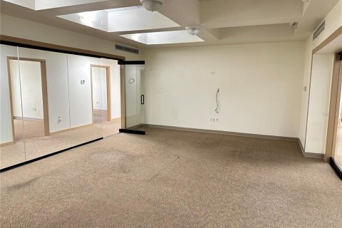 Immobilier commercial à louer à Tampa, Floride: 2194.44 m2 № 829268 - photo 10